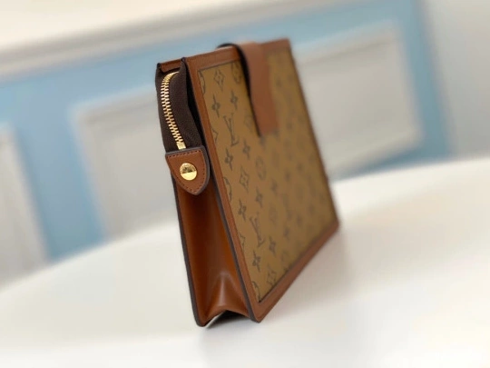 LOUIS CHANELUTCH VUITTON 0824